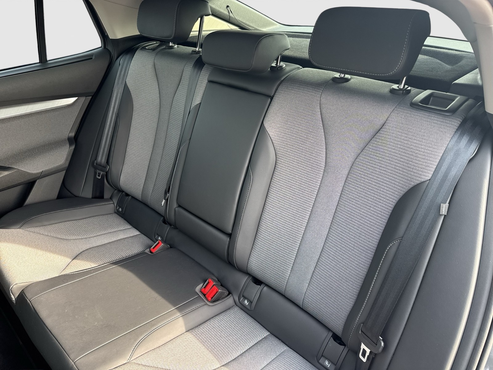 Skoda Enyaq Coupé 85 LOFT WÄRMEPUMPE PANO AHK CAM LM20