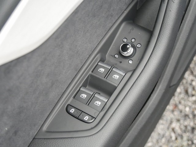 Audi A4 Avant 40 S LINE competition+ BLACKPAK ALU19 MATRIX