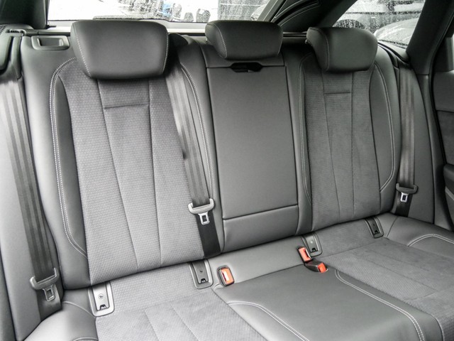 Audi A4 Avant 40 S LINE competition+ BLACKPAK ALU19 MATRIX