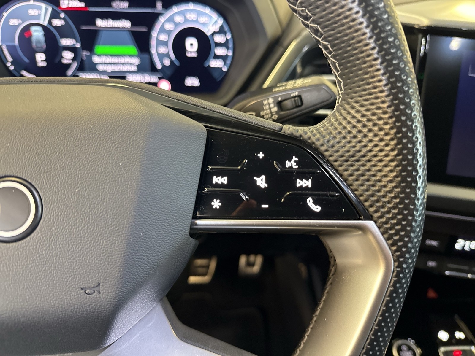 Audi Q4 e-tron 40 S LINE BLACKPAK ALU20 eKLAPPE SITZHZ