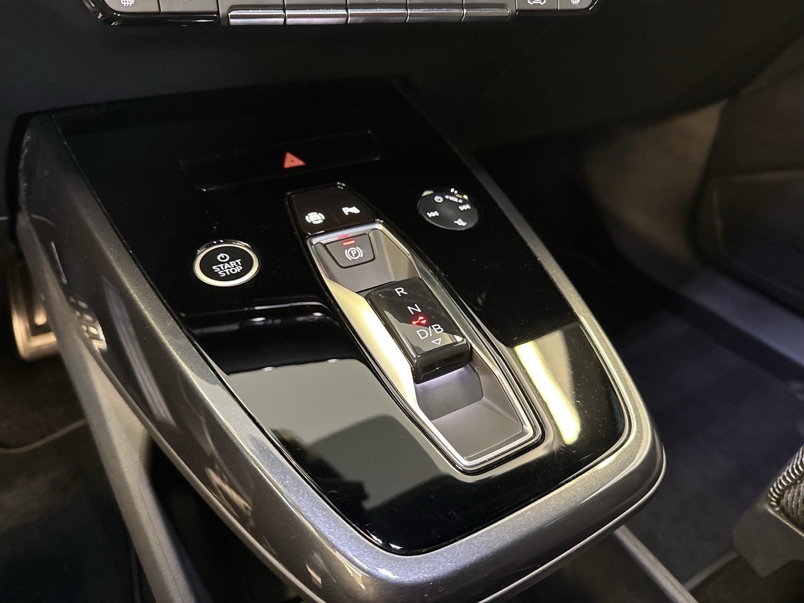 Audi Q4 e-tron 40 S LINE BLACKPAK ALU20 eKLAPPE SITZHZ