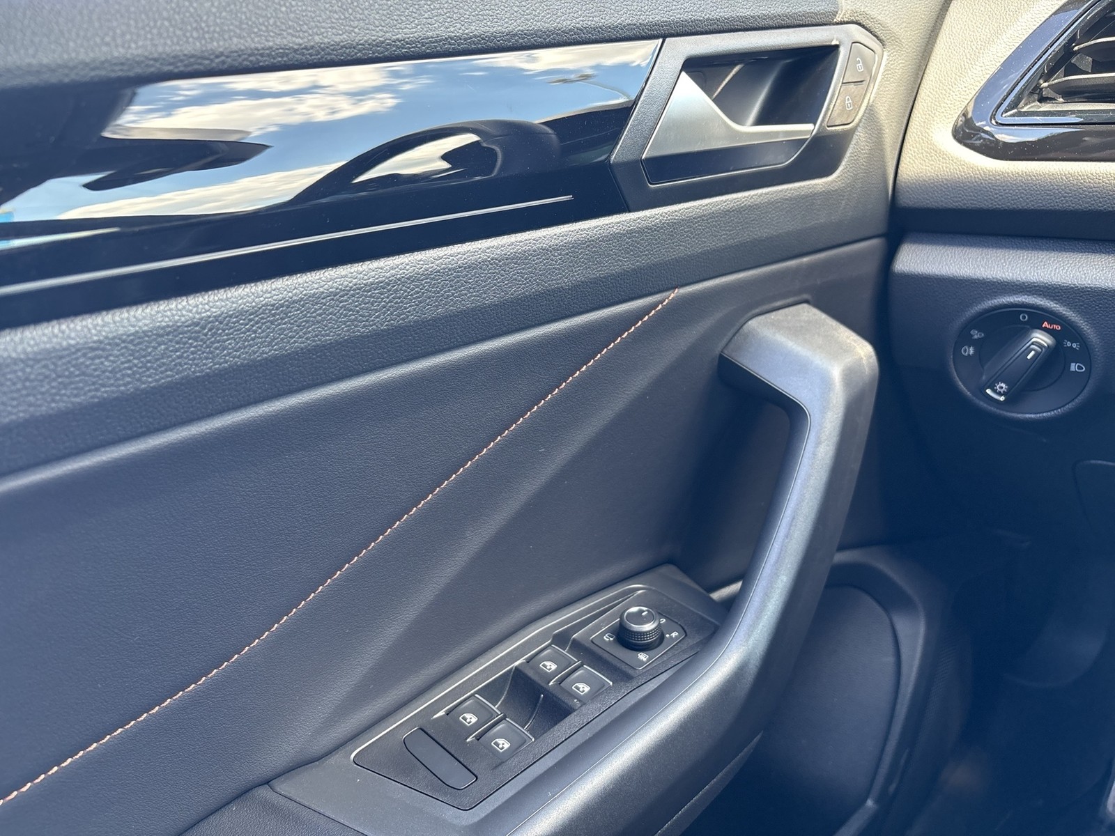 Volkswagen T-Roc Cabriolet 1.5 R-LINE EDITION KARMANN LEDER