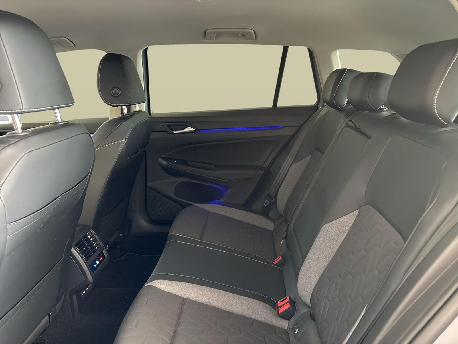 Volkswagen Golf Variant VIII 2.0 ENERGY CAM ACC CARPLAY ALU
