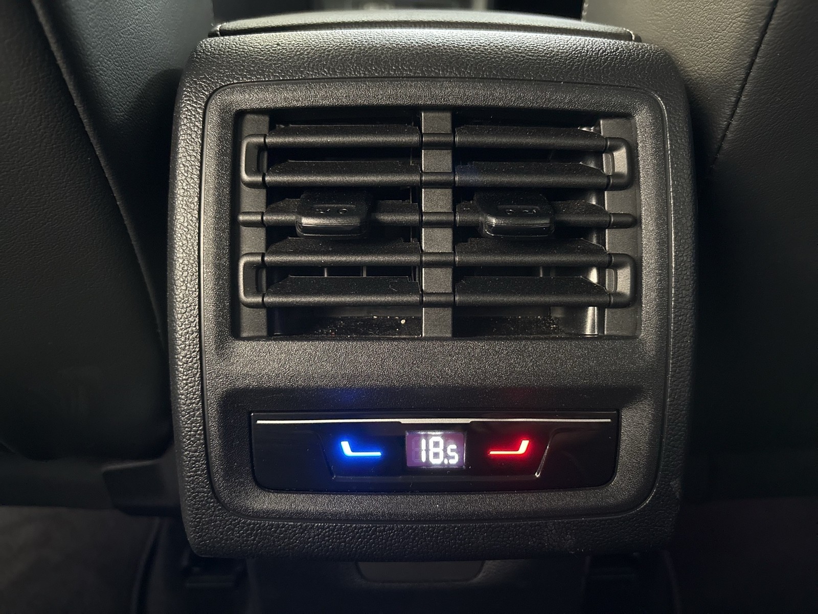 Volkswagen Golf Variant VIII 2.0 ENERGY CAM ACC CARPLAY ALU