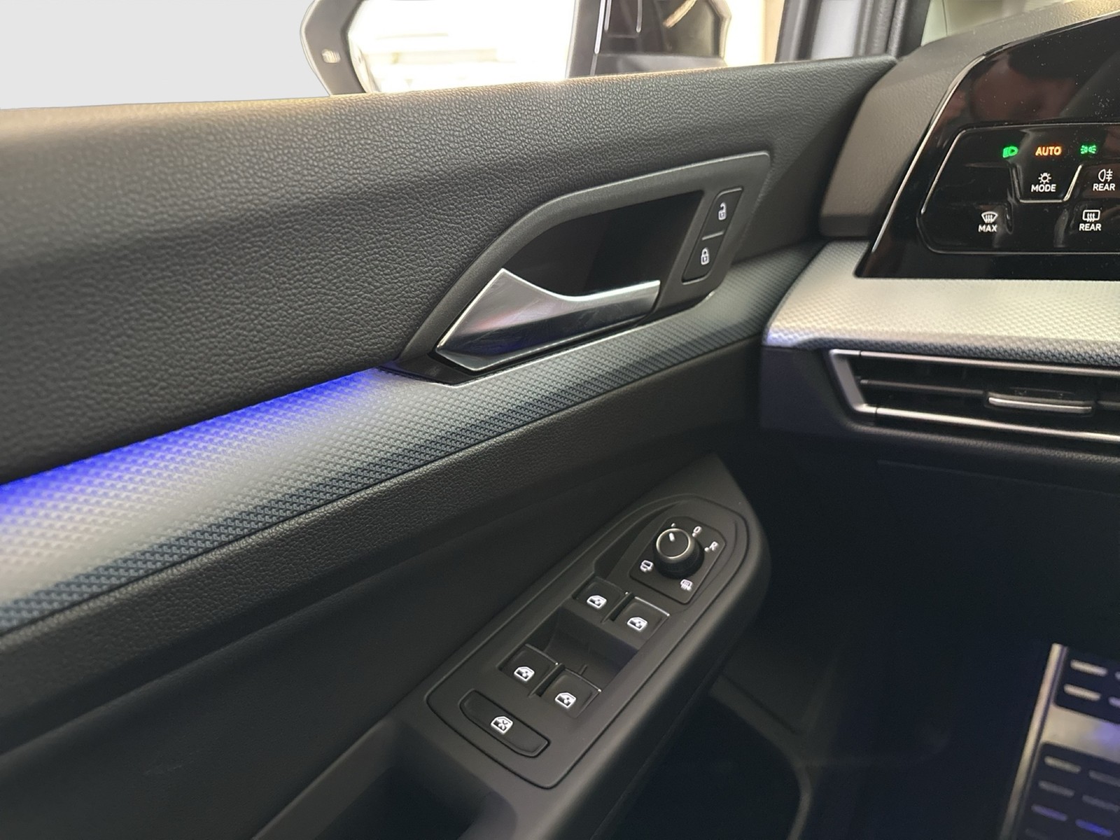 Volkswagen Golf Variant VIII 2.0 ENERGY CAM ACC CARPLAY ALU