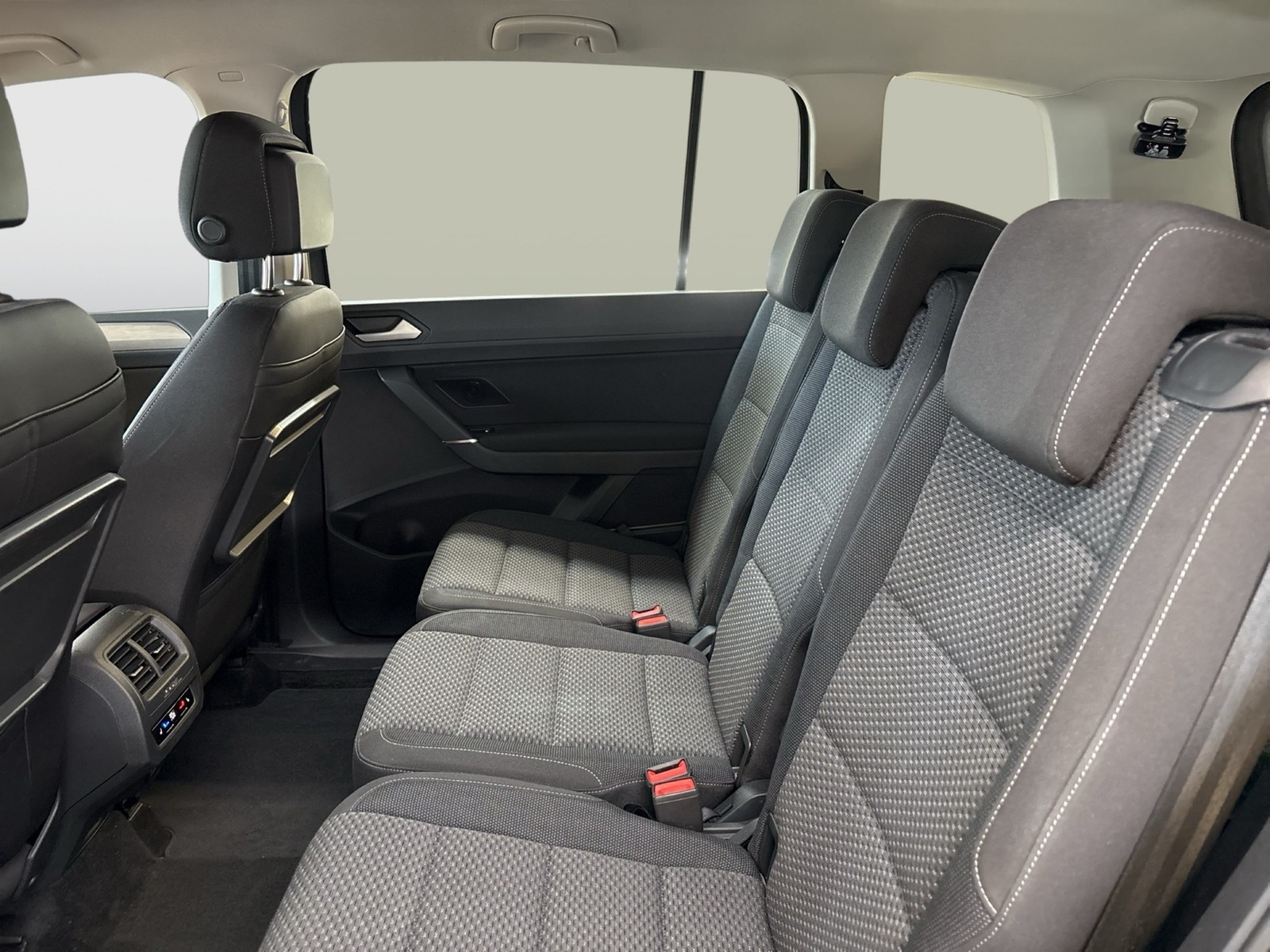 Volkswagen Touran 2.0 COMFORTLINE 7SITZE STANDHZ. ACC NAVI