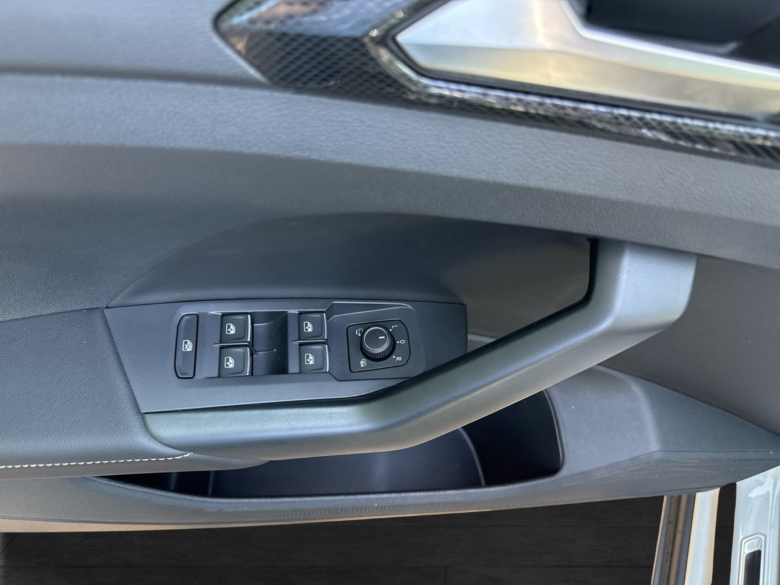 Volkswagen T-Cross 1.0 ENERGY ACC NAVI ALU CARPLAY SITZHEIZ