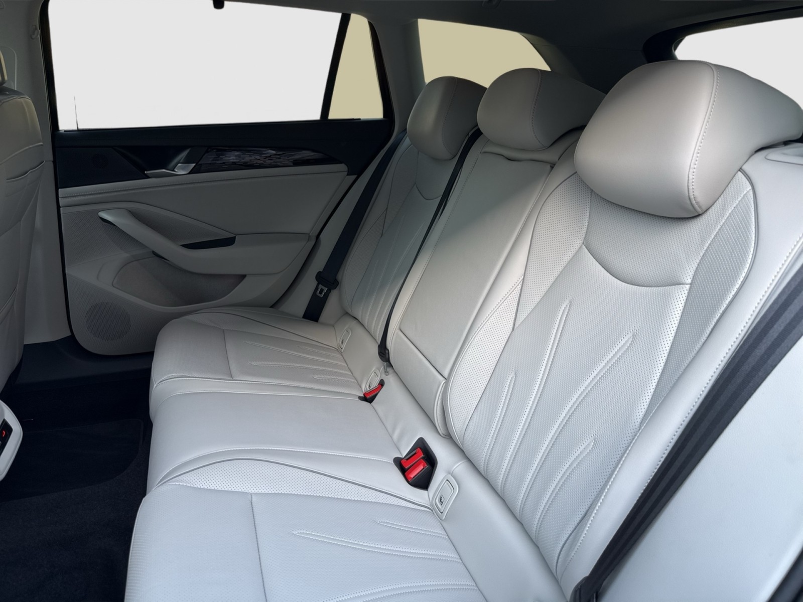 Volkswagen Passat Variant 1.5 HYBRID ELEGANCE LEDER AHK CAM