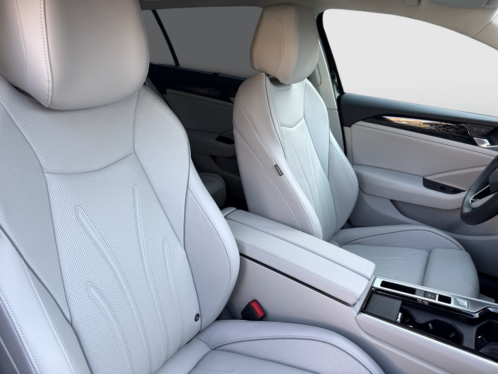 Volkswagen Passat Variant 1.5 HYBRID ELEGANCE LEDER AHK CAM