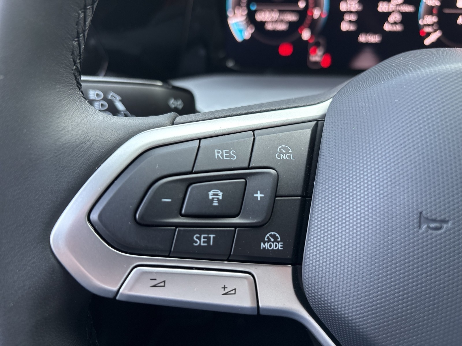 Volkswagen Golf VIII 1.5 LIFE CAM ACC HEAD-UP NAVI CARPLAY