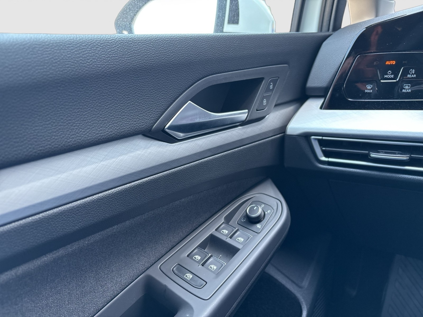 Volkswagen Golf VIII 1.5 LIFE CAM ACC CARPLAY ALU SITZHEIZ.