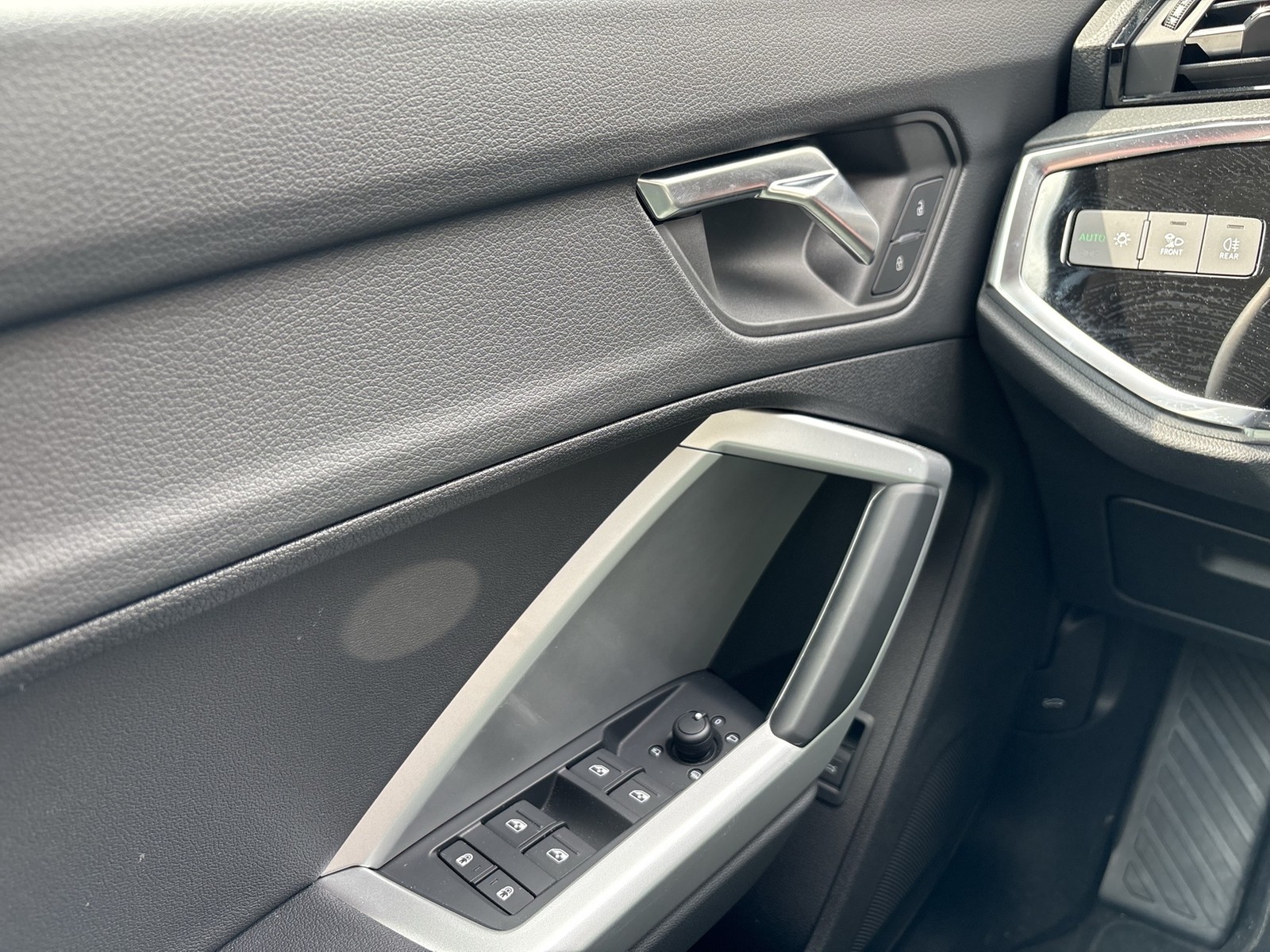 Audi Q3 35 S LINE AHK ACC LM18 E-KLAPPE NAVI+ SITZHZ.