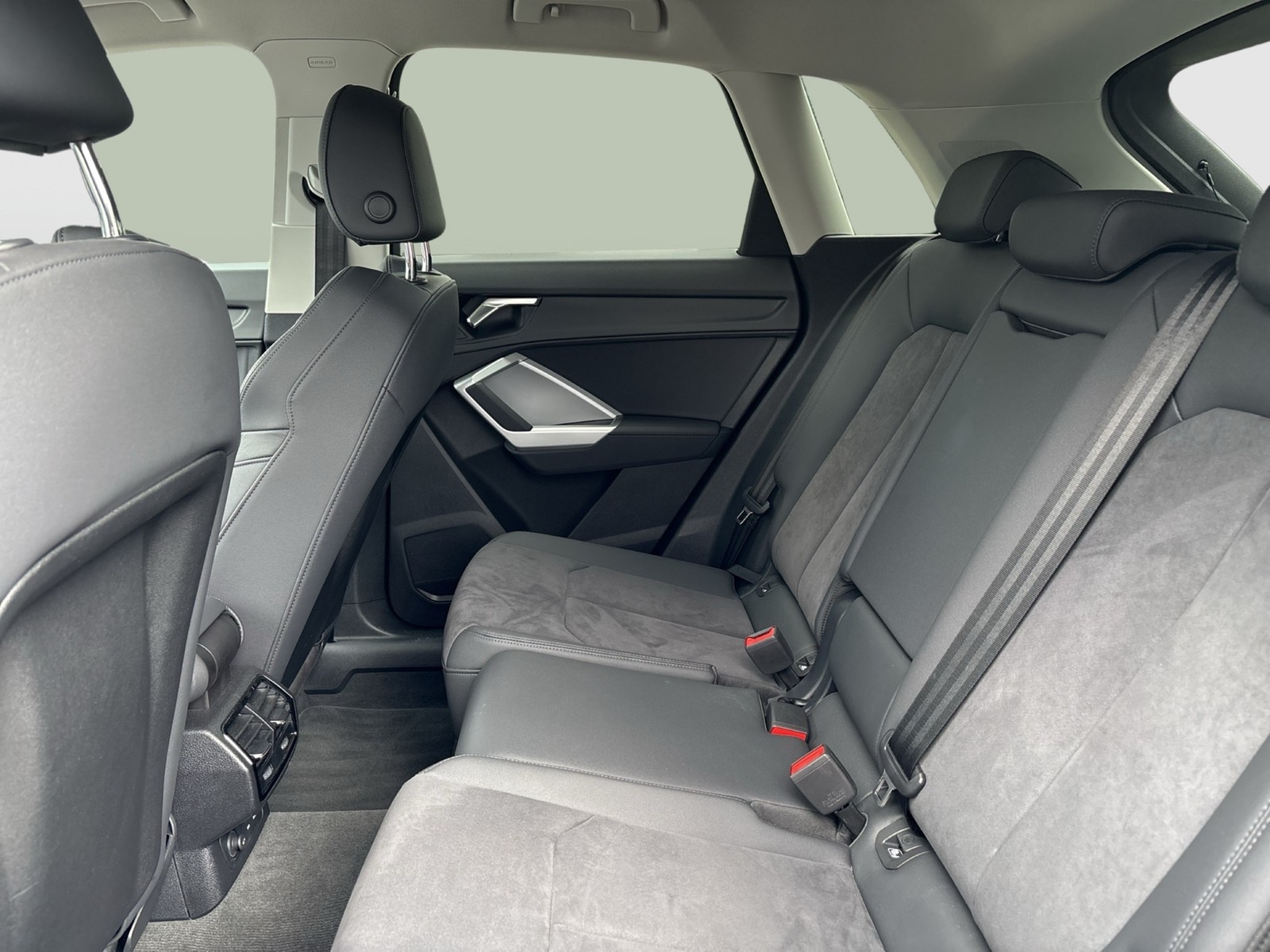 Audi Q3 35 S LINE AHK ACC LM18 E-KLAPPE NAVI+ SITZHZ.