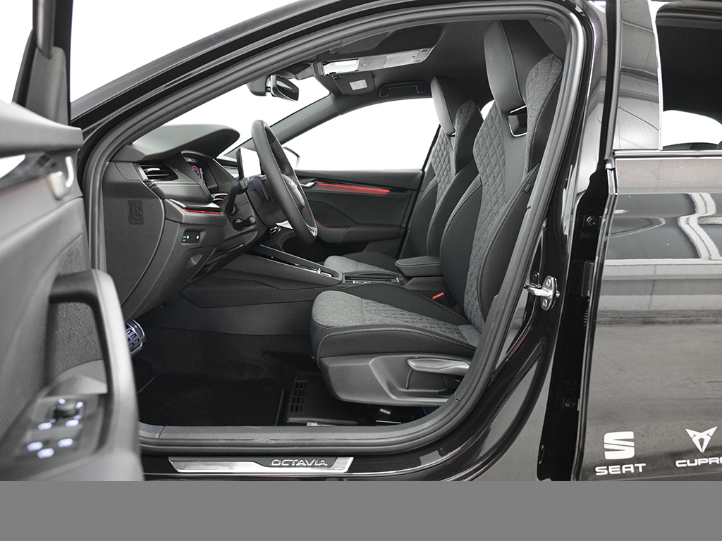 Skoda Octavia Combi 1.5 e-TEC SPORTLINE CAM ACC LM18