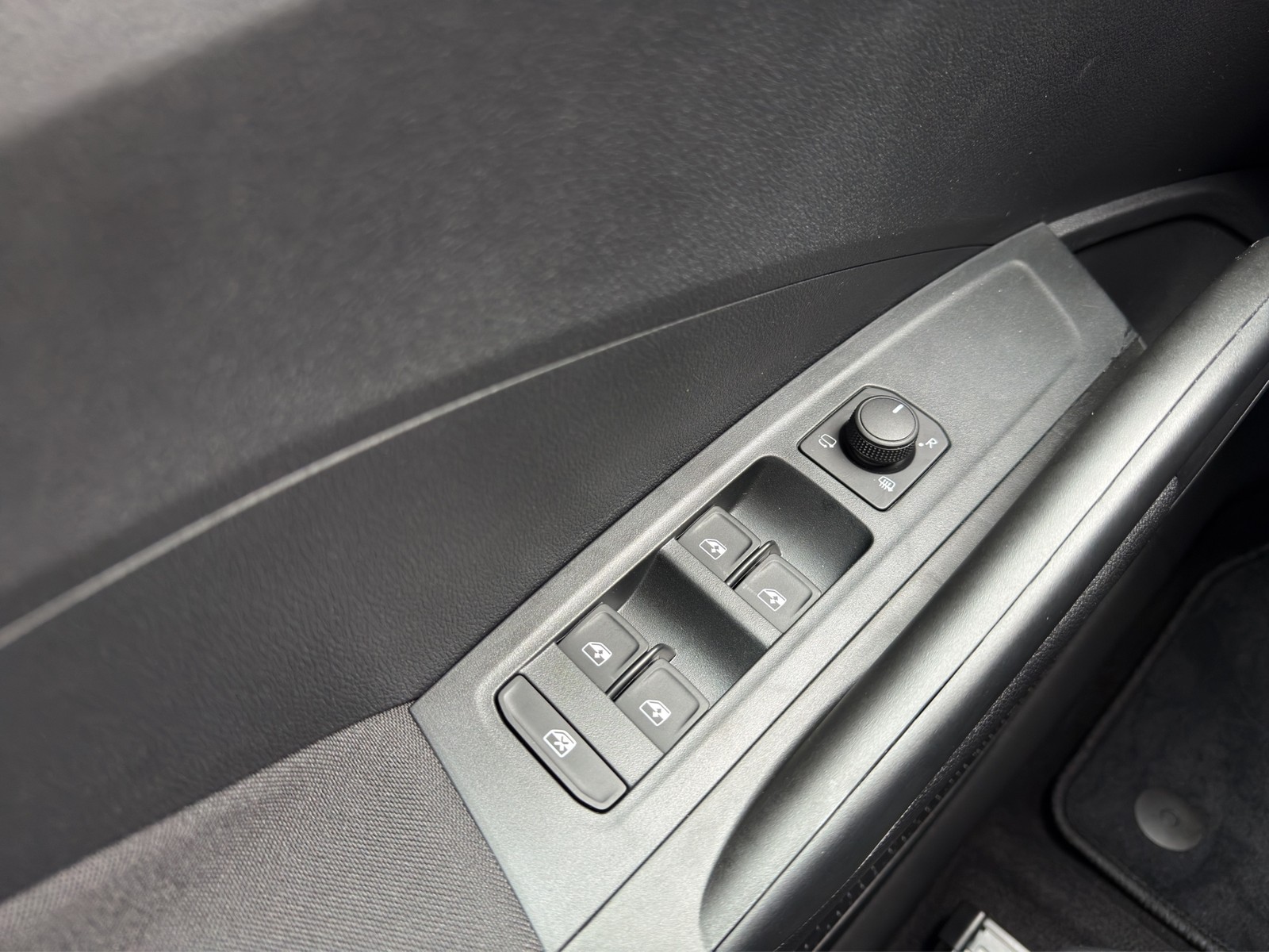 Skoda Fabia 1.0TSI Tour GANZJAHRESREIFEN ACC PDC Smartlink SHZ