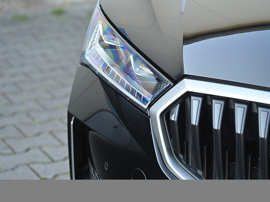 Skoda Superb Combi iV 1.5TSI DSG Selection AHK ACC PDC RFK NAV SHZ