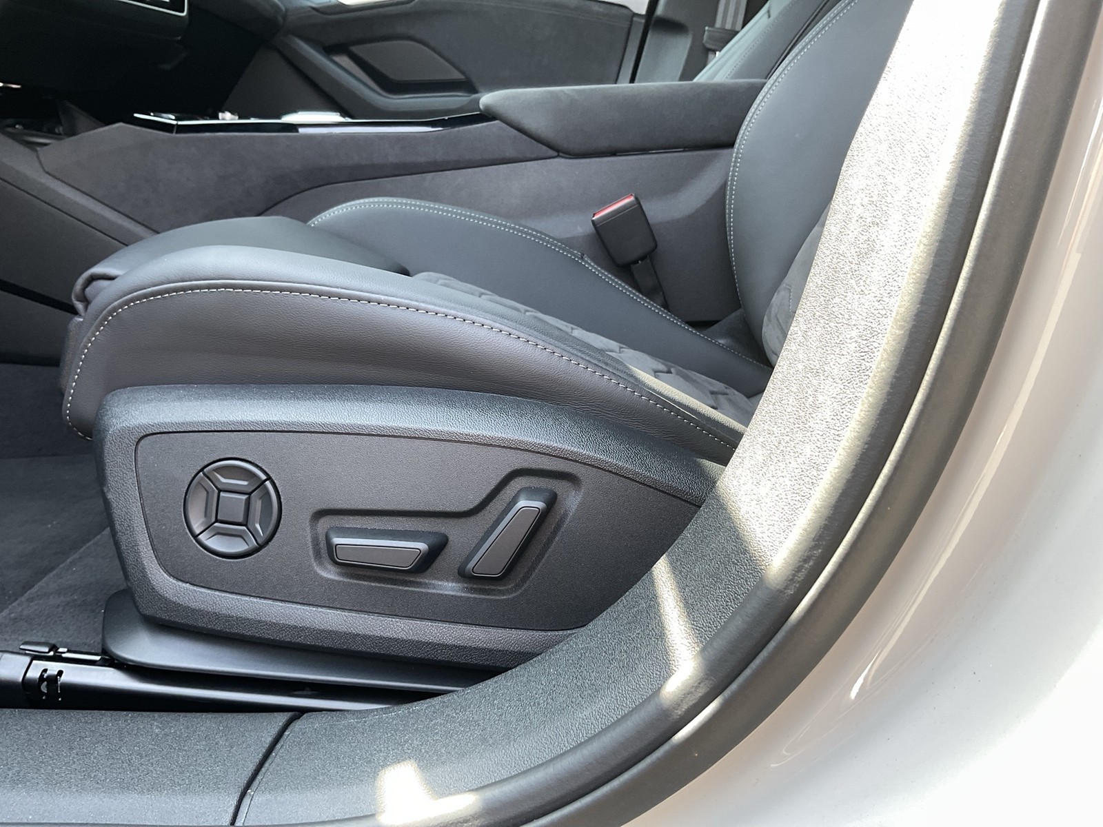 Audi A6 e-tron Avant quattro S LINE AHK 360°CAM LM20