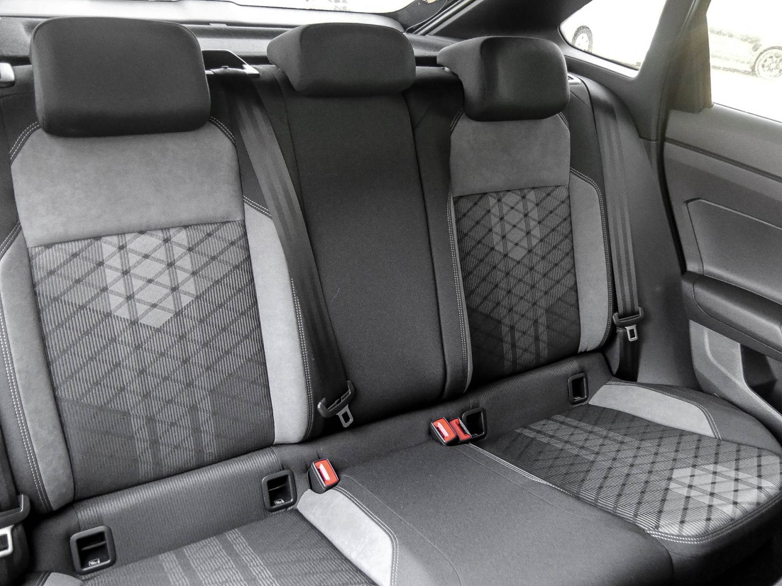 Volkswagen Taigo 1.5 R-LINE DSG