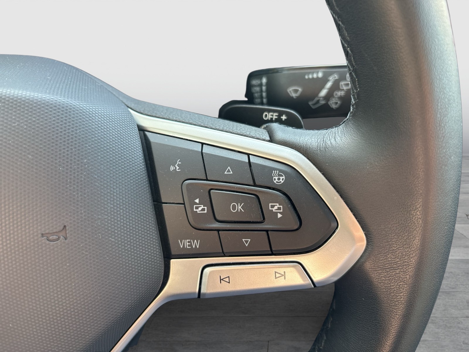 Volkswagen Golf VIII 1.5 eTSI STYLE CAM ACC CARPLAY LM17