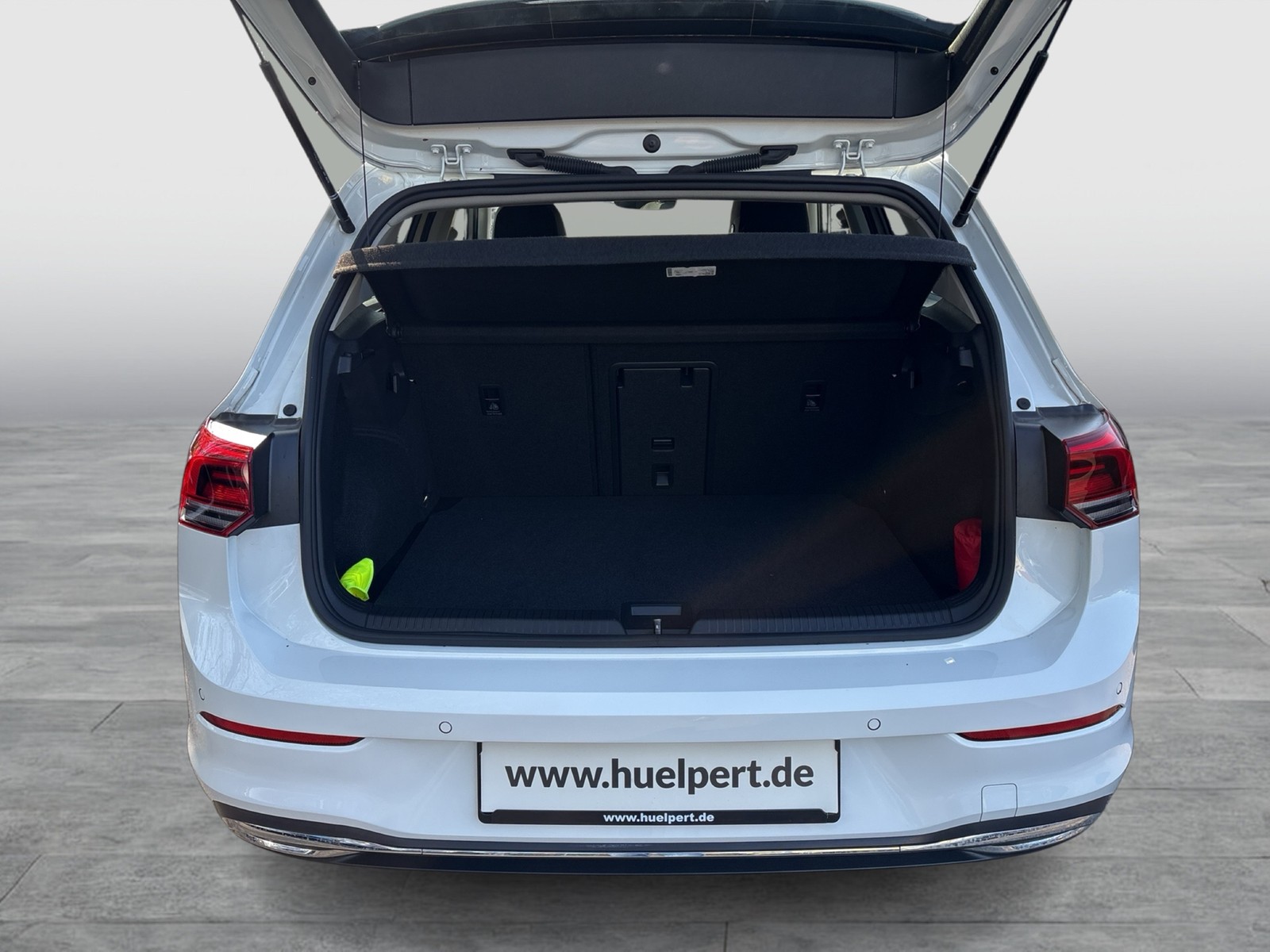 Volkswagen Golf VIII 1.5 eTSI STYLE CAM ACC CARPLAY LM17