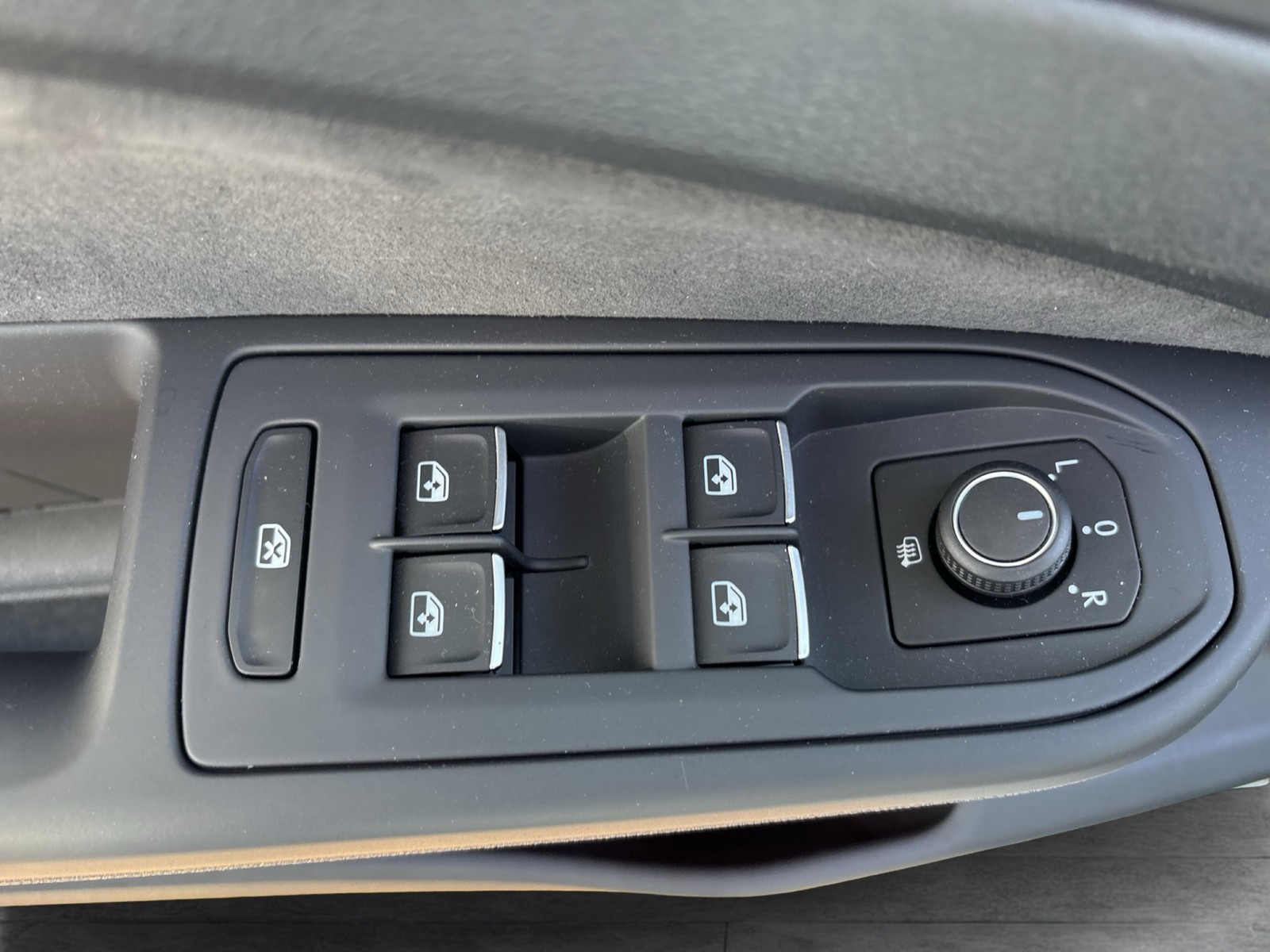 Volkswagen Golf VIII 1.5 eTSI STYLE CAM ACC CARPLAY LM17