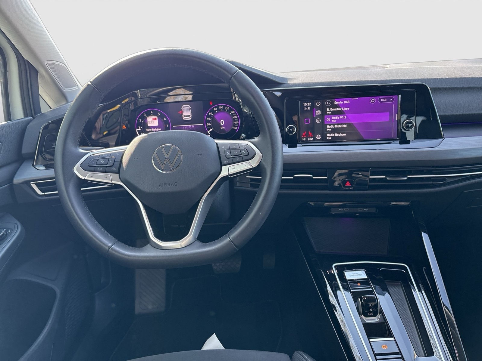 Volkswagen Golf VIII 1.5 eTSI STYLE CAM ACC CARPLAY LM17