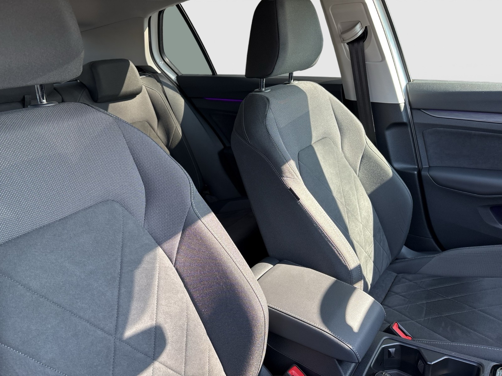 Volkswagen Golf VIII 1.5 eTSI STYLE CAM ACC CARPLAY LM17