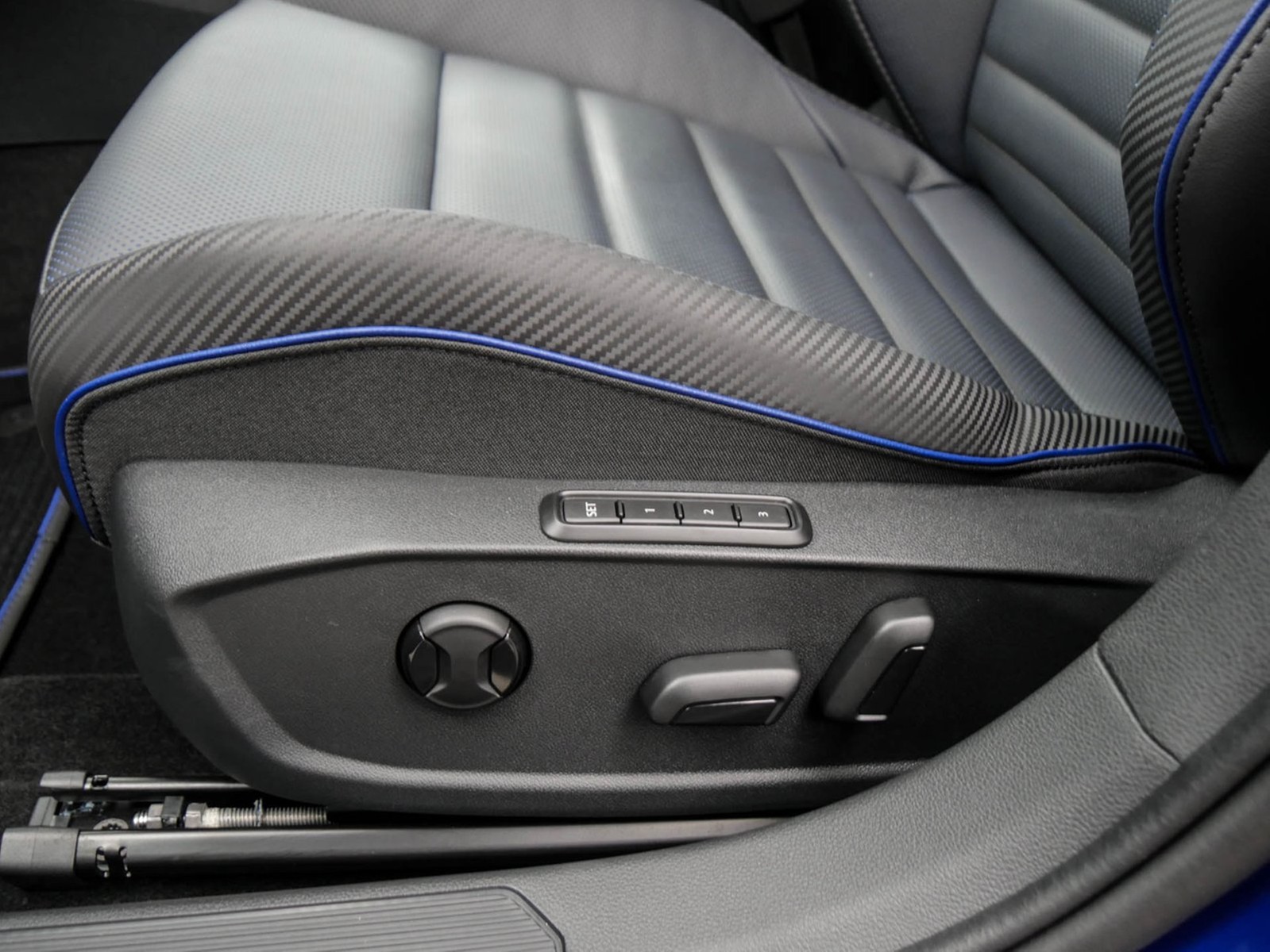 Volkswagen Golf VIII 2.0 R 4X4 FACELIFT LEDER PANO 360°CAM