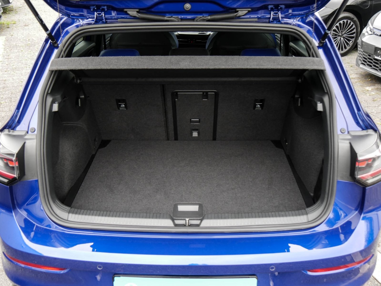 Volkswagen Golf VIII 2.0 R 4X4 FACELIFT LEDER PANO 360°CAM