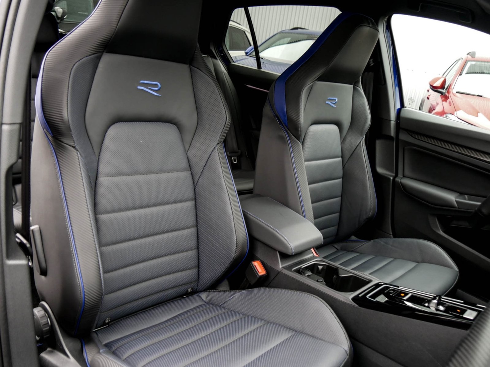 Volkswagen Golf VIII 2.0 R 4X4 FACELIFT LEDER PANO 360°CAM