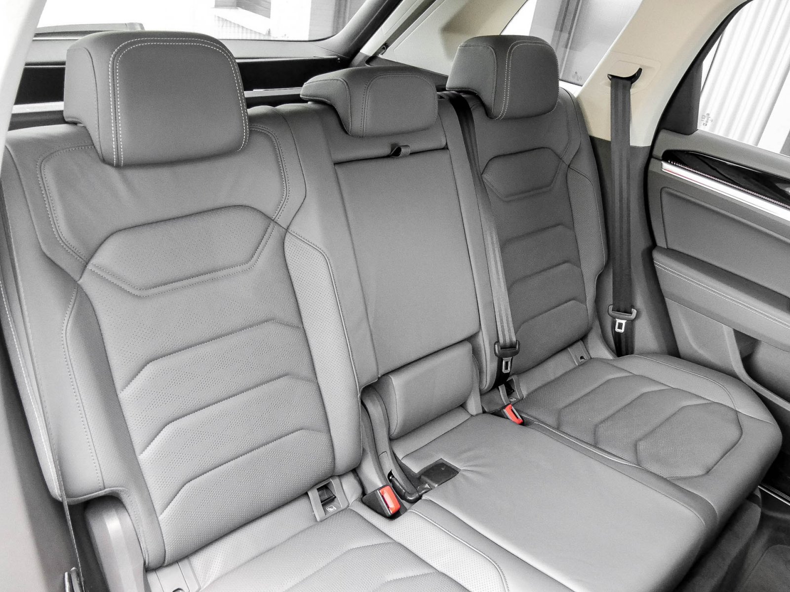 Volkswagen Touareg V6 R-LINE NEUES MODELL 4X4 CAM STAND&SITZHEIZUNG ALU