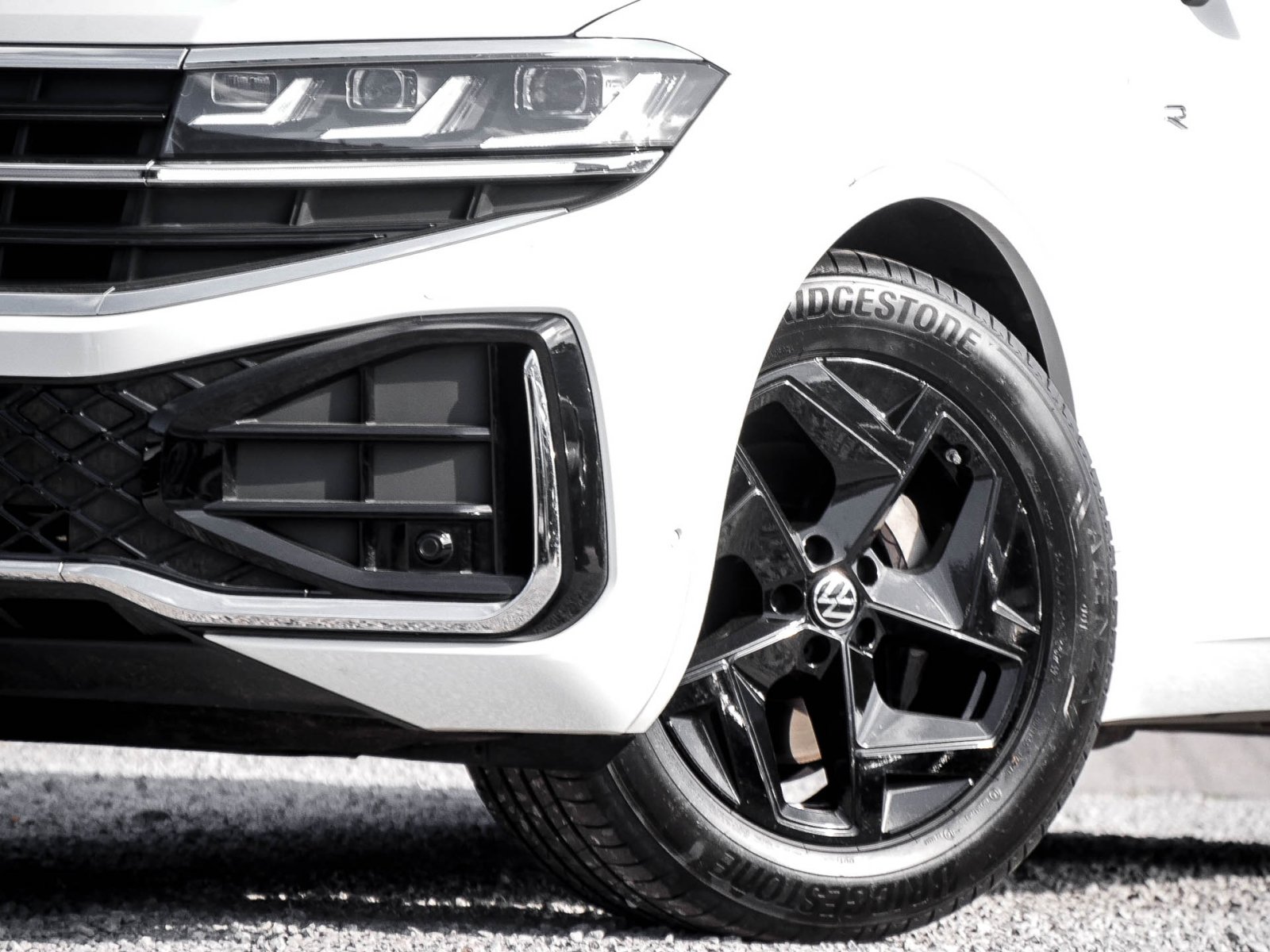 Volkswagen Touareg V6 R-LINE NEUES MODELL 4X4 CAM STAND&SITZHEIZUNG ALU
