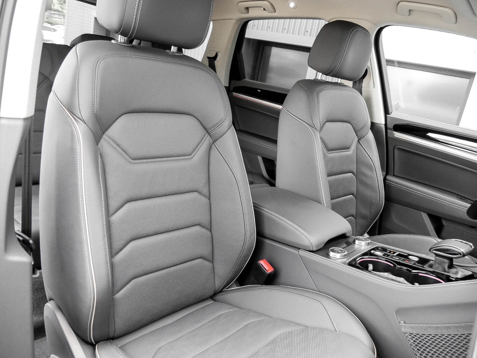 Volkswagen Touareg V6 R-LINE NEUES MODELL 4X4 CAM STAND&SITZHEIZUNG ALU