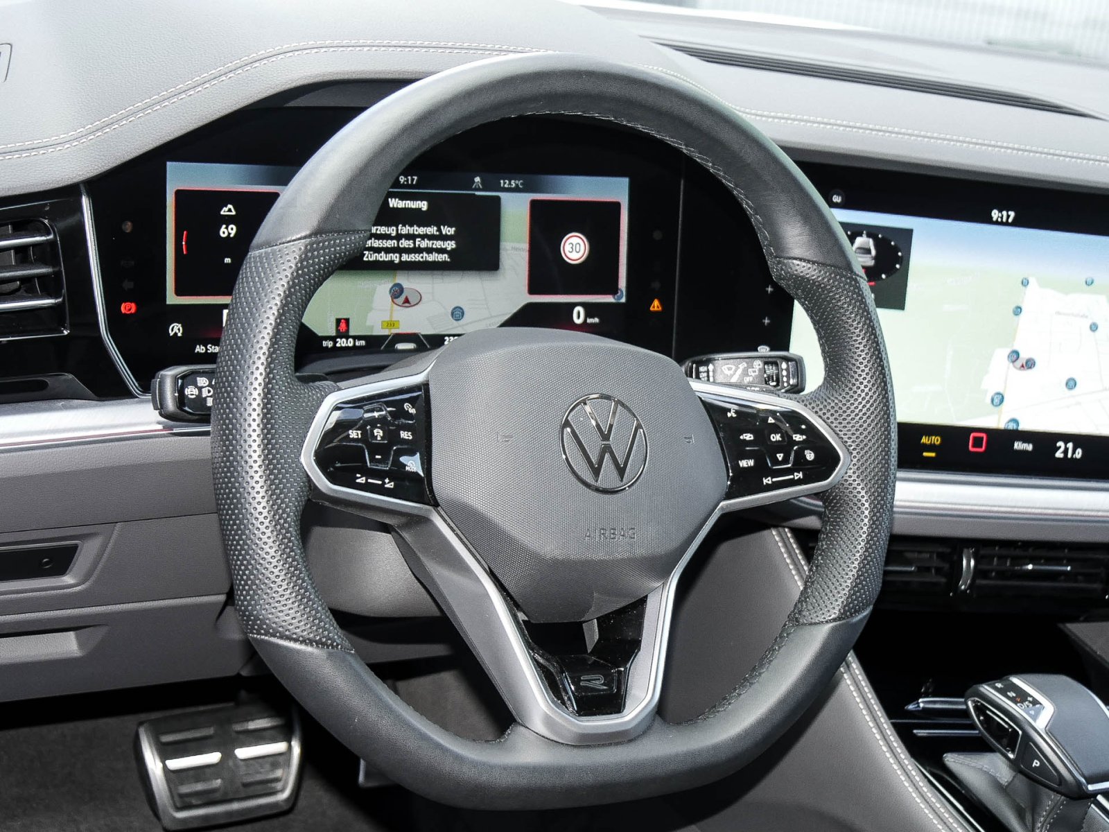 Volkswagen Touareg V6 R-LINE NEUES MODELL 4X4 CAM STAND&SITZHEIZUNG ALU