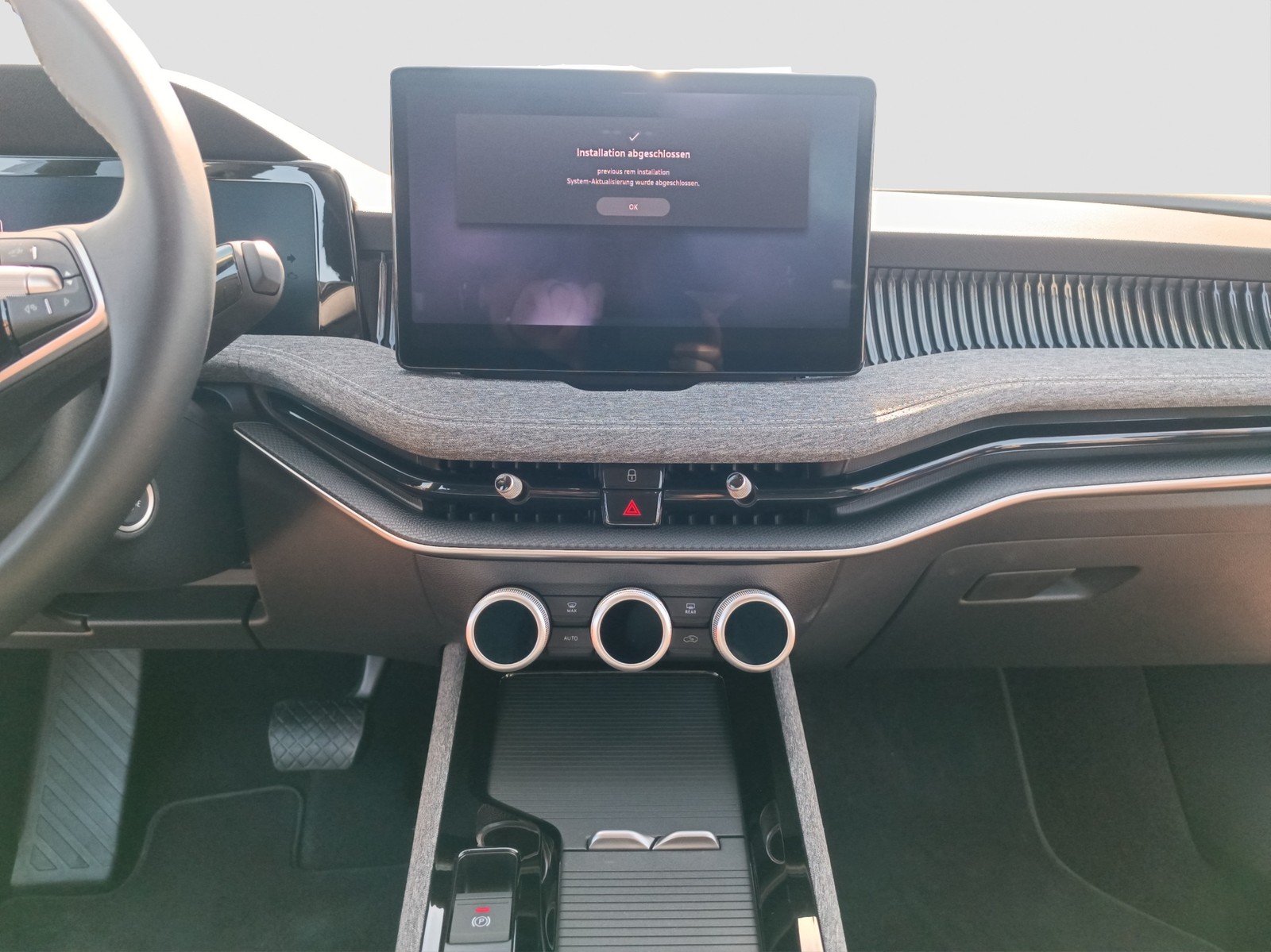 Skoda Superb Combi 1.5 SELECTION NAVI AHK KLIMAAUTO.