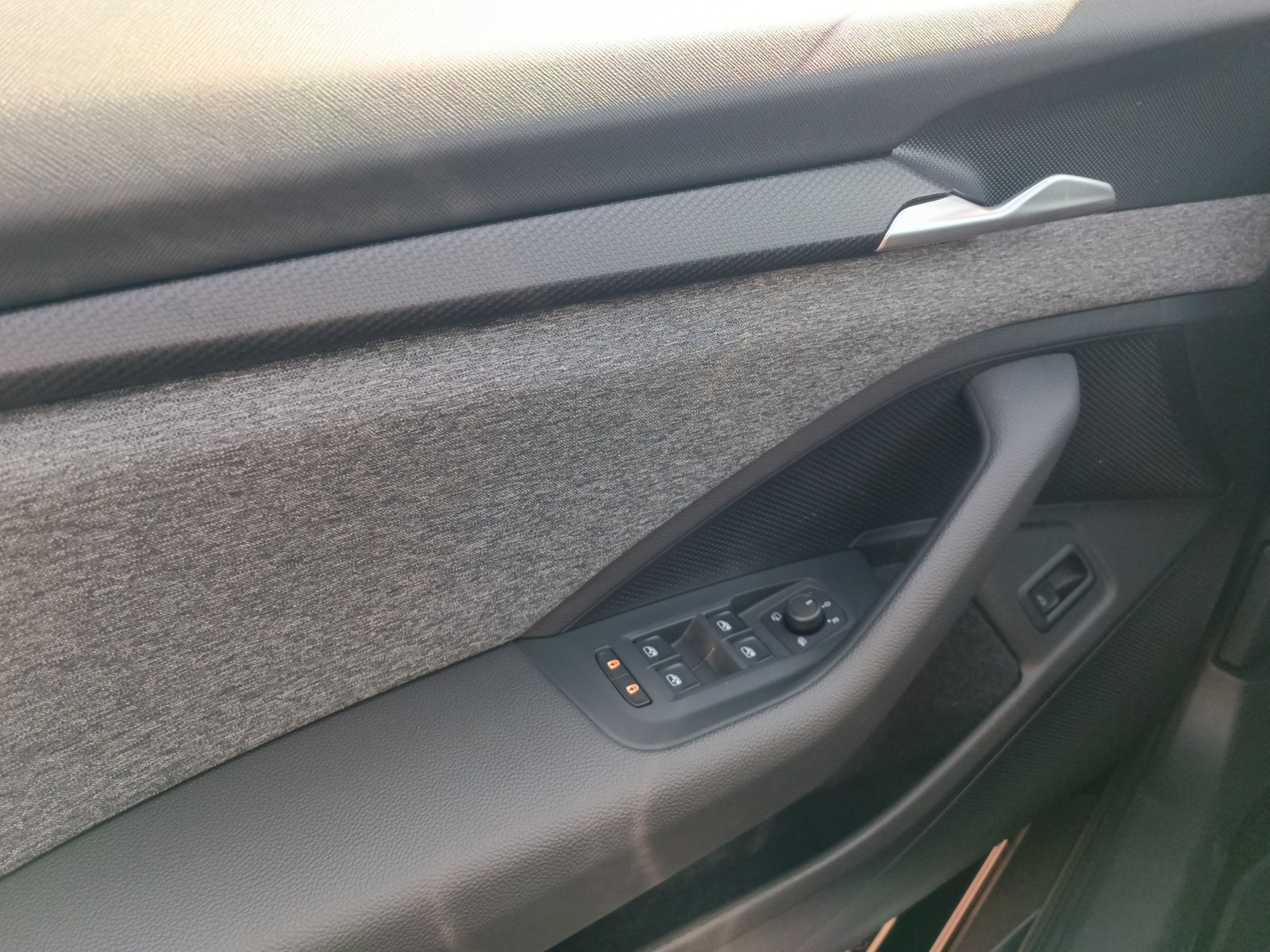 Skoda Superb Combi 1.5 SELECTION NAVI AHK KLIMAAUTO.