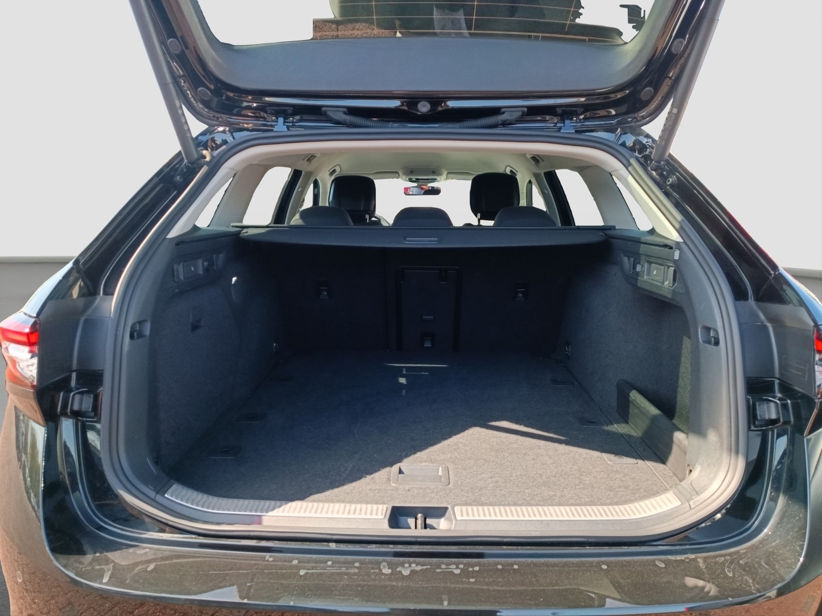 Skoda Superb Combi 1.5 SELECTION NAVI AHK KLIMAAUTO.