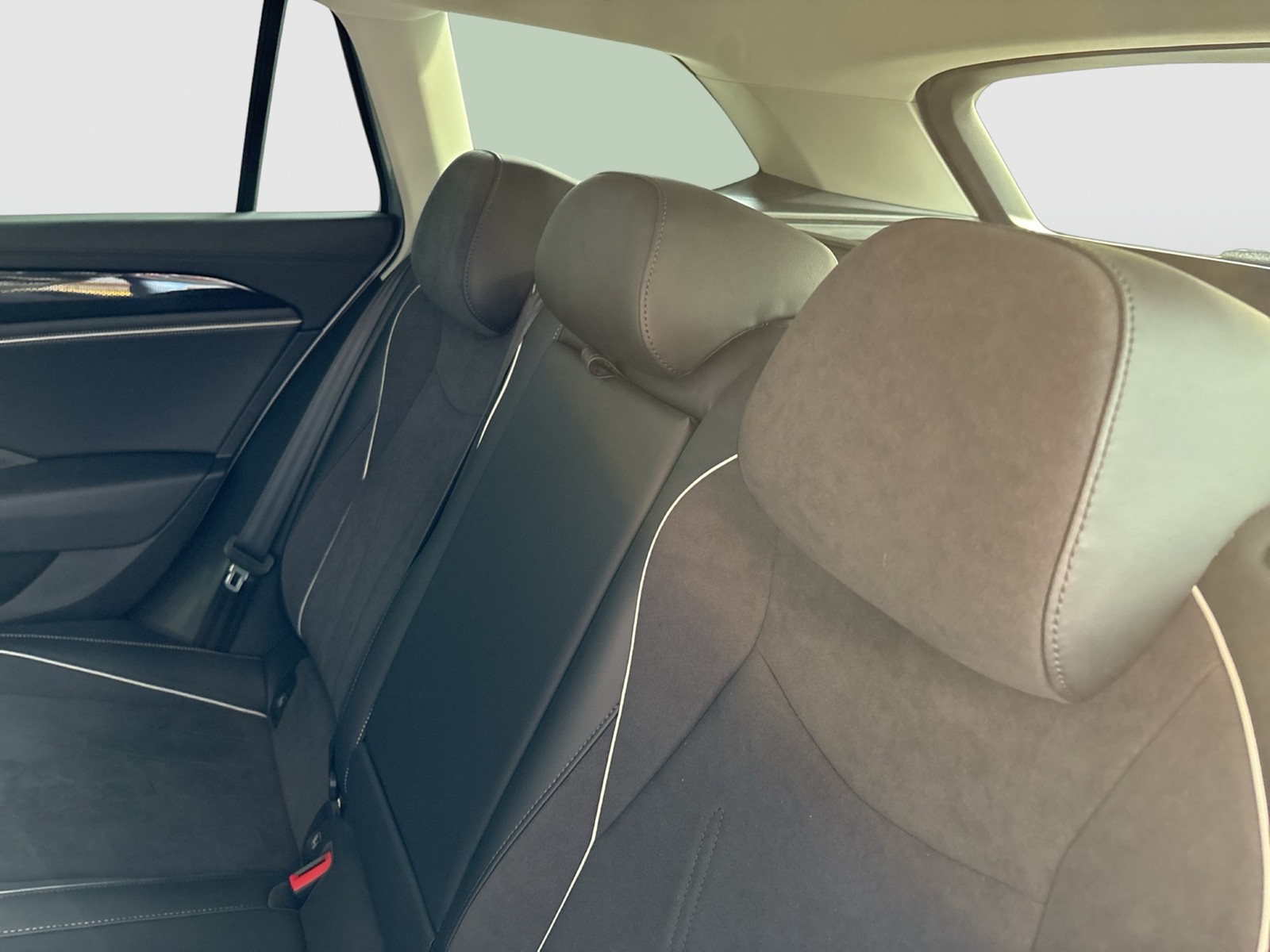 Volkswagen Passat Variant 1.5 HYBRID BUSINESS AHK CAM ACC