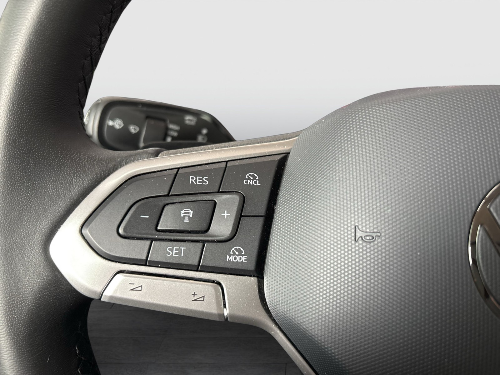 Volkswagen Passat Variant 1.5 HYBRID BUSINESS AHK CAM ACC