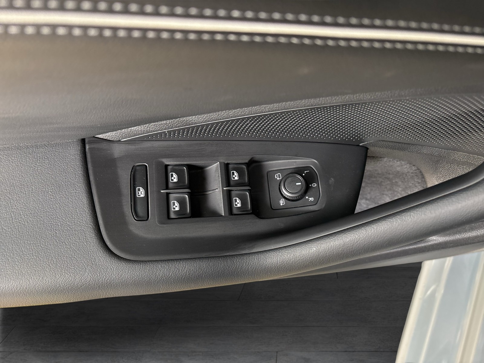 Volkswagen Passat Variant 1.5 HYBRID BUSINESS AHK CAM ACC