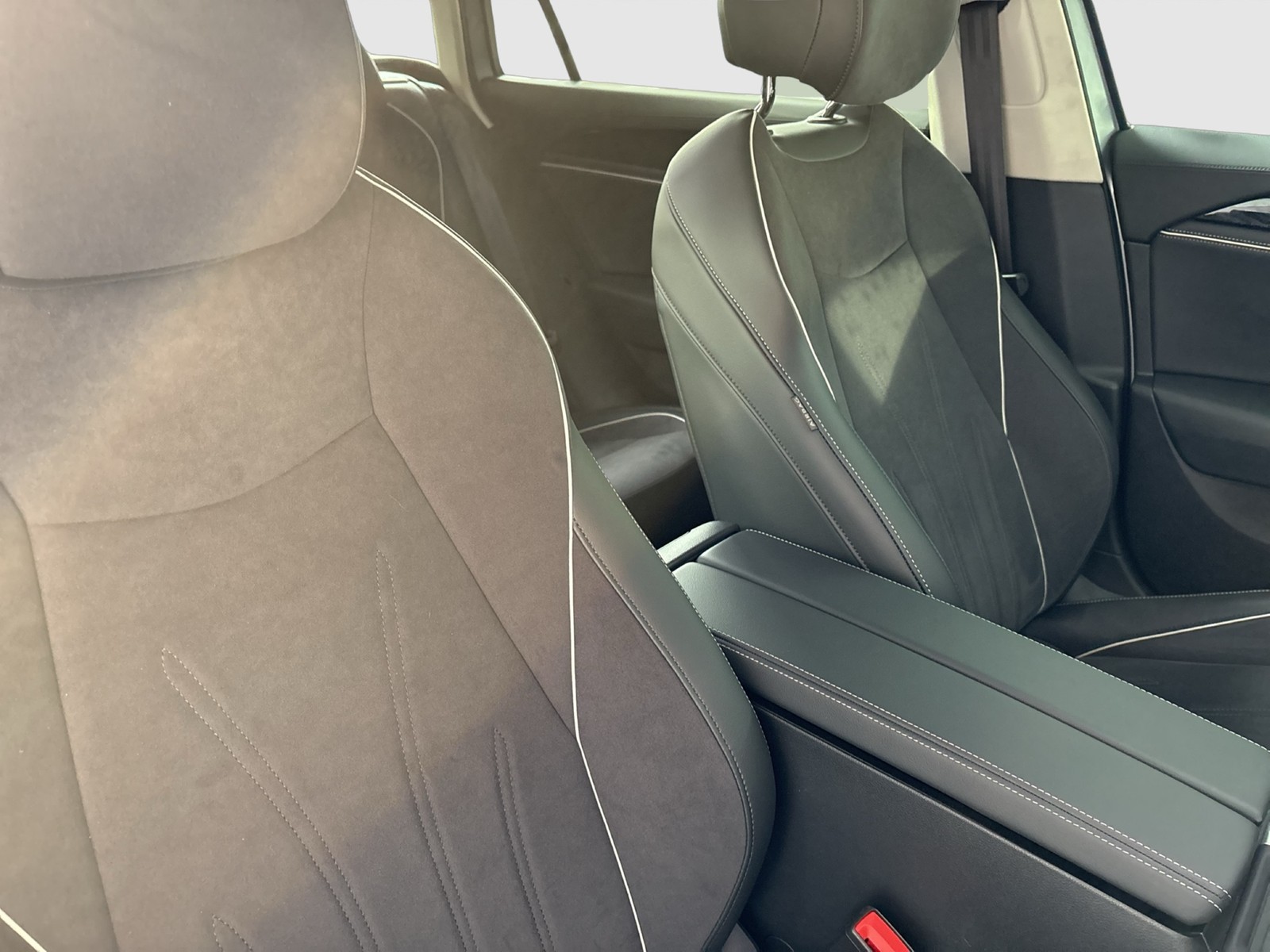 Volkswagen Passat Variant 1.5 HYBRID BUSINESS AHK CAM ACC