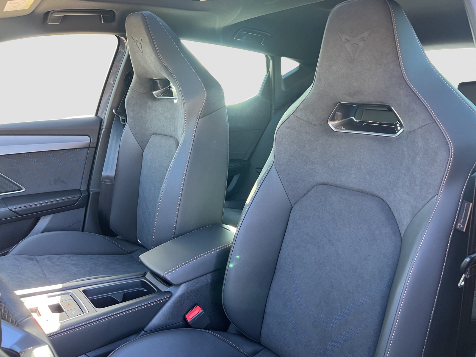 Cupra Leon 2.0 VZ DSG MATRIX PANO SENNH NAV ACC 19LM