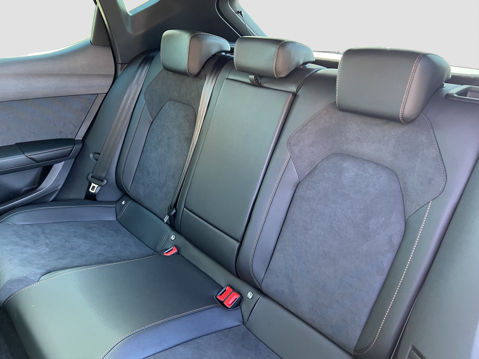 Cupra Leon 2.0 VZ DSG MATRIX PANO SENNH NAV ACC 19LM