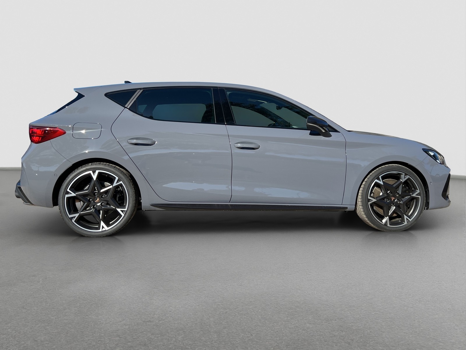 Cupra Leon 2.0 VZ DSG MATRIX PANO SENNH NAV ACC 19LM