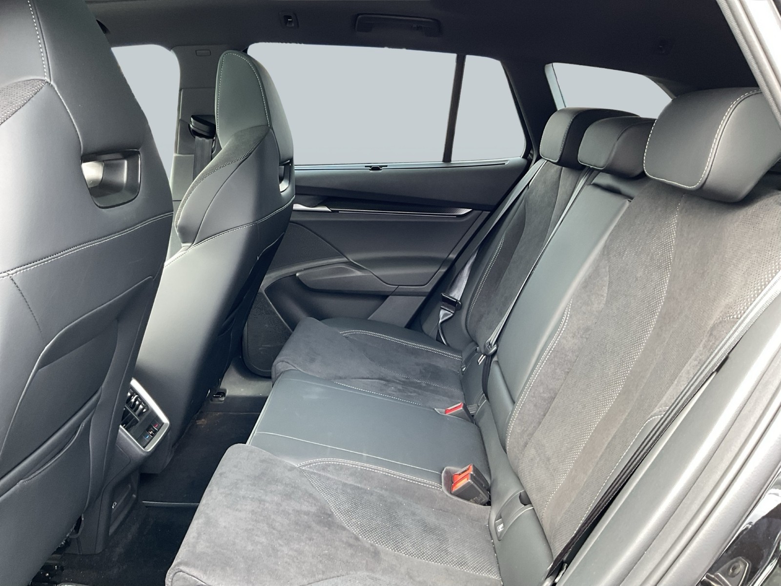 Skoda Enyaq 85 SPORTLINE WÄRMEPUMPE PANO AHK CAM LM20