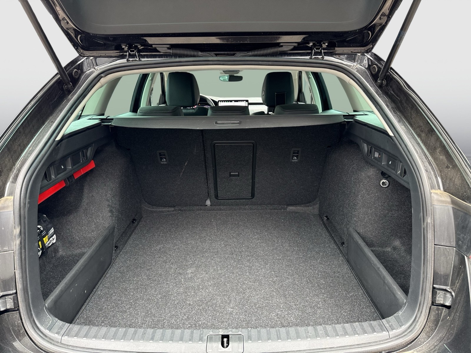 Skoda Octavia Combi 2.0 SELECTION AHK CAM ACC NAVI