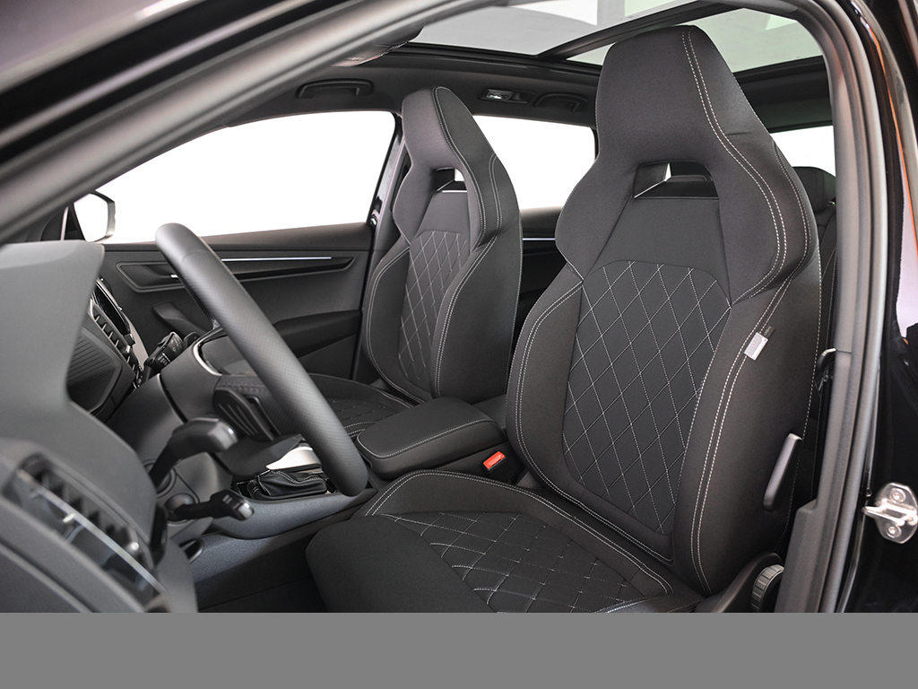 Skoda Karoq 1.5 SPORTLINE PANO CAM ACC LM18 MATRIX NAVI