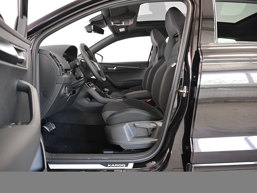 Skoda Karoq 1.5 SPORTLINE PANO CAM ACC LM18 MATRIX NAVI