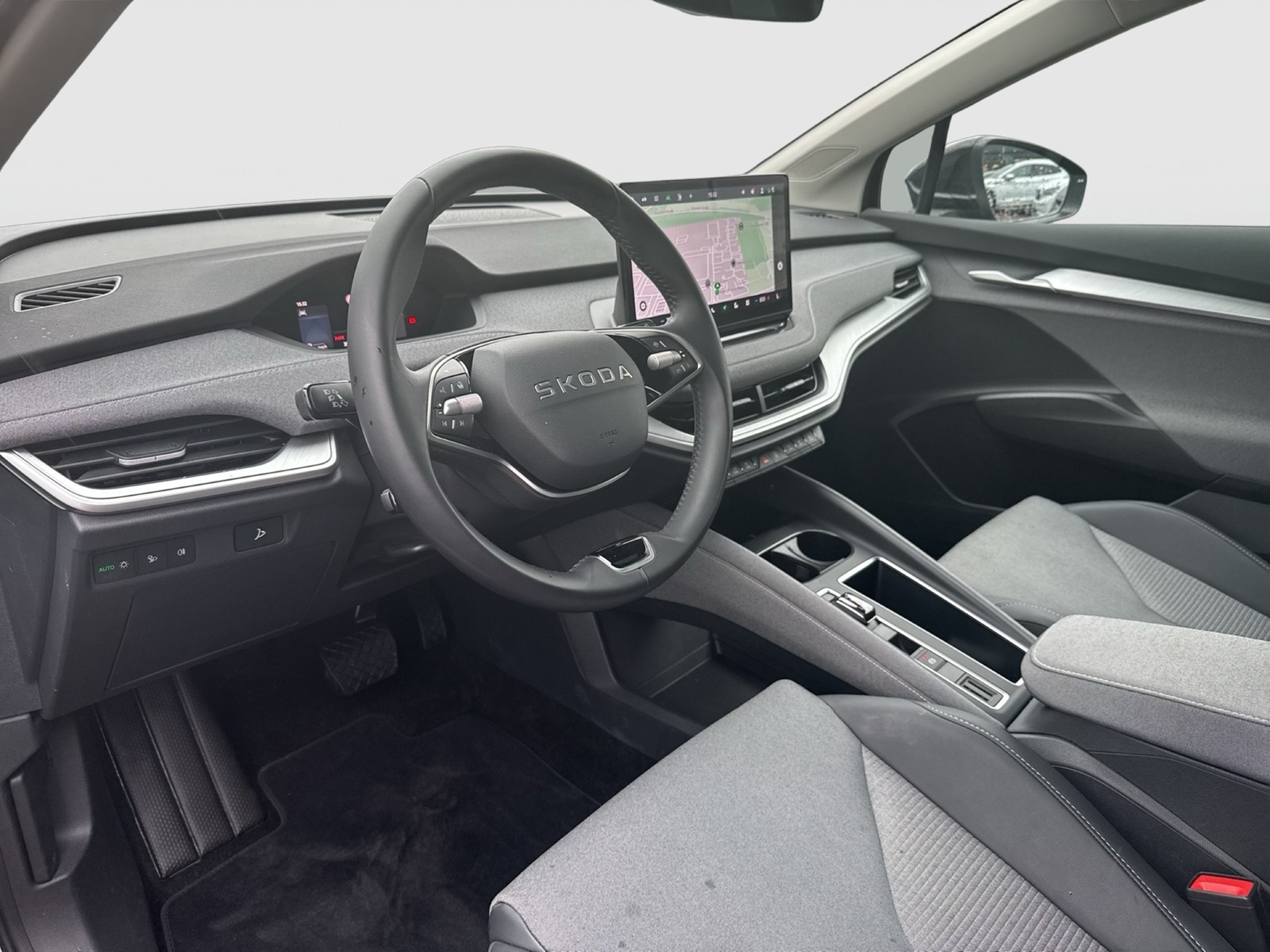 Skoda Enyaq 85 LOFT WÄRMEPUMPE PANO AHK CAM ACC LM20