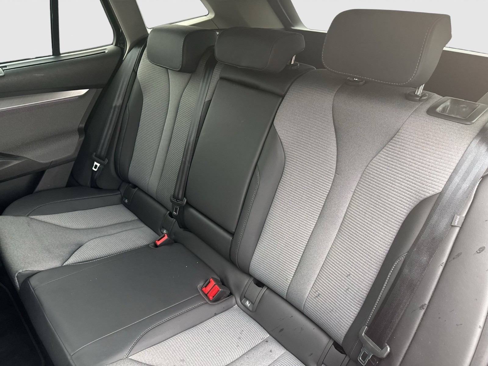 Skoda Enyaq 85 LOFT WÄRMEPUMPE PANO AHK CAM ACC LM20